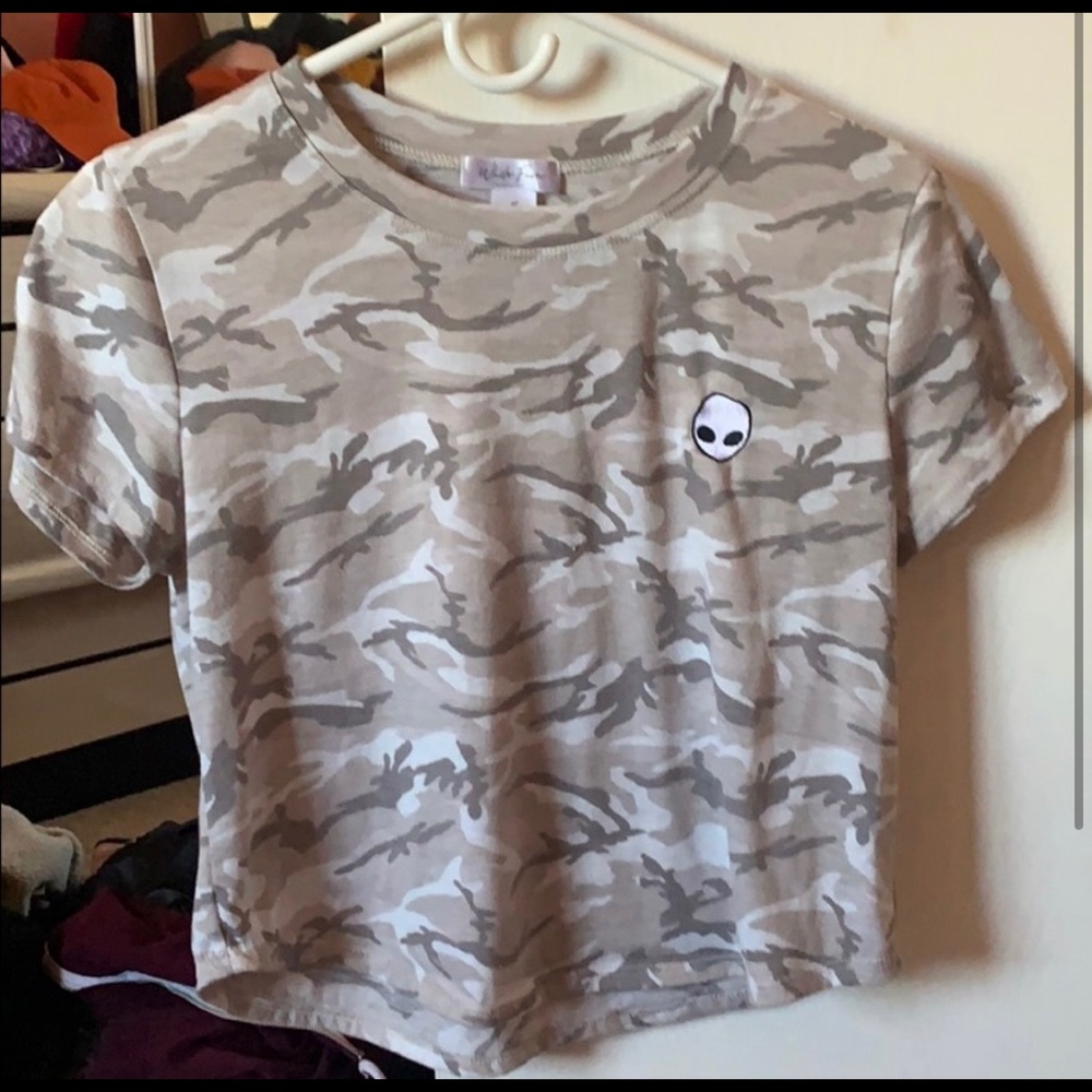 Camouflage cropped tee 🦋
